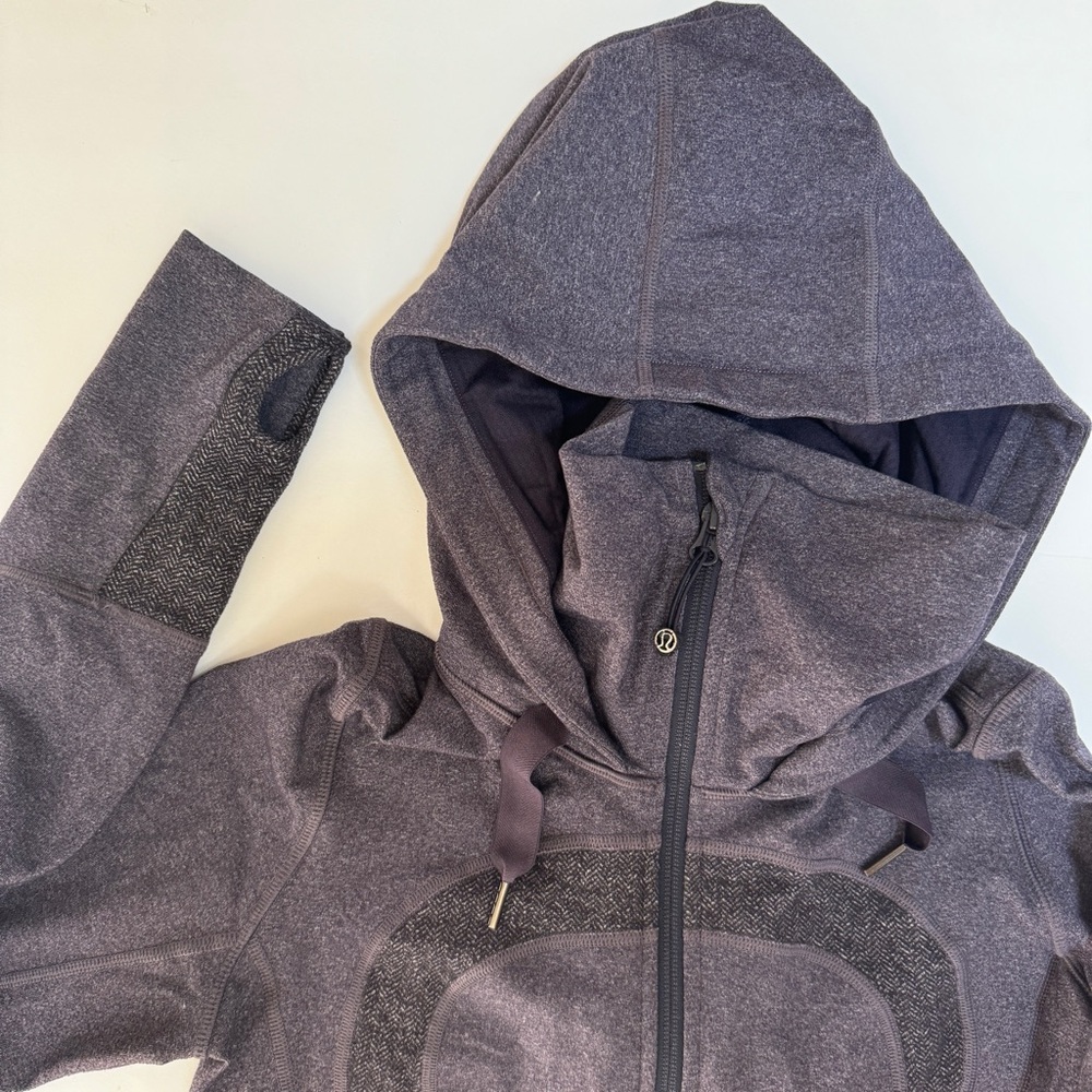 Lululemon In Stride Jacket Size 4 Purple Grey with Chevron accent omega
